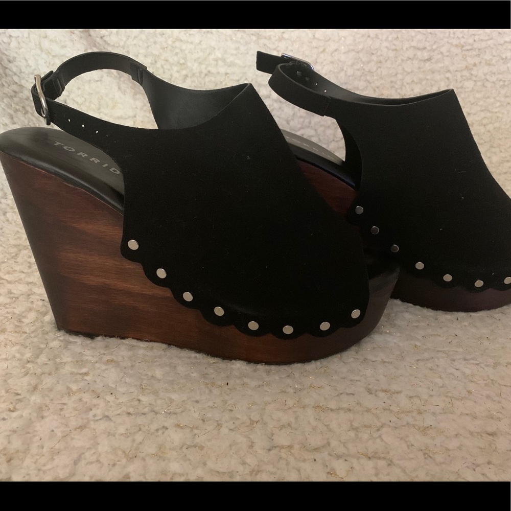 Suede black wedges